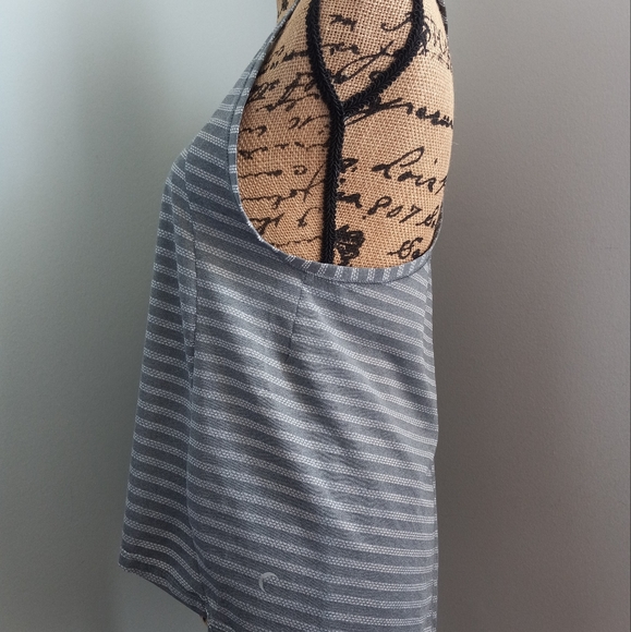 Zyia Active Women’s Size Medium Gray Striped Nimbus Split Back Tank Top - Picture 2 of 9
